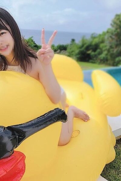 生粋のアイドルとの3泊4日完全プライベート映像中出し3部作と1作